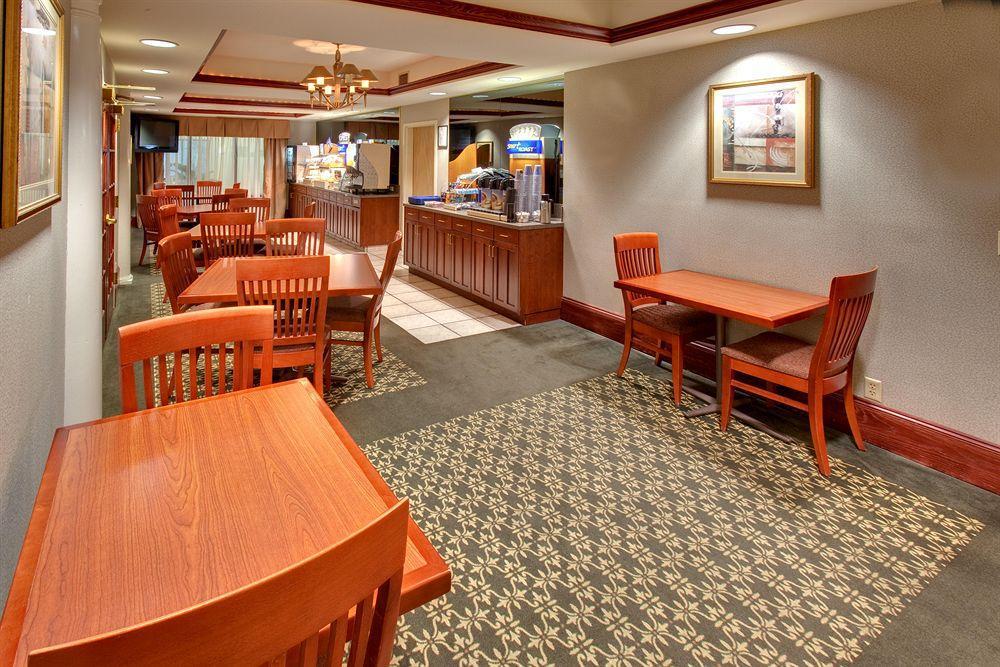Holiday Inn Express Cedar Rapids - Collins Road By Ihg Nhà hàng bức ảnh