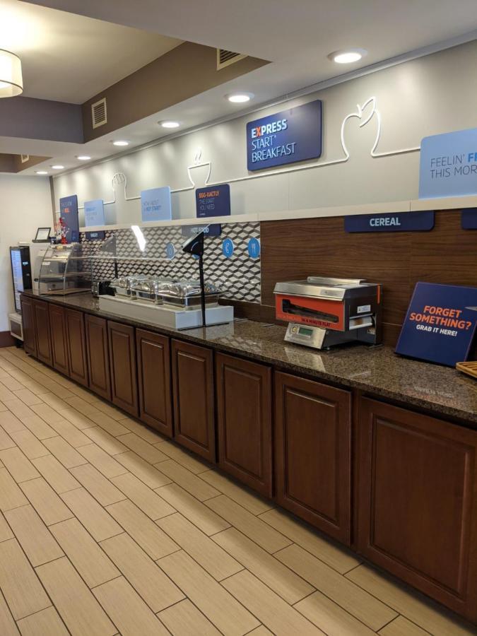 Holiday Inn Express Cedar Rapids - Collins Road By Ihg Ngoại thất bức ảnh