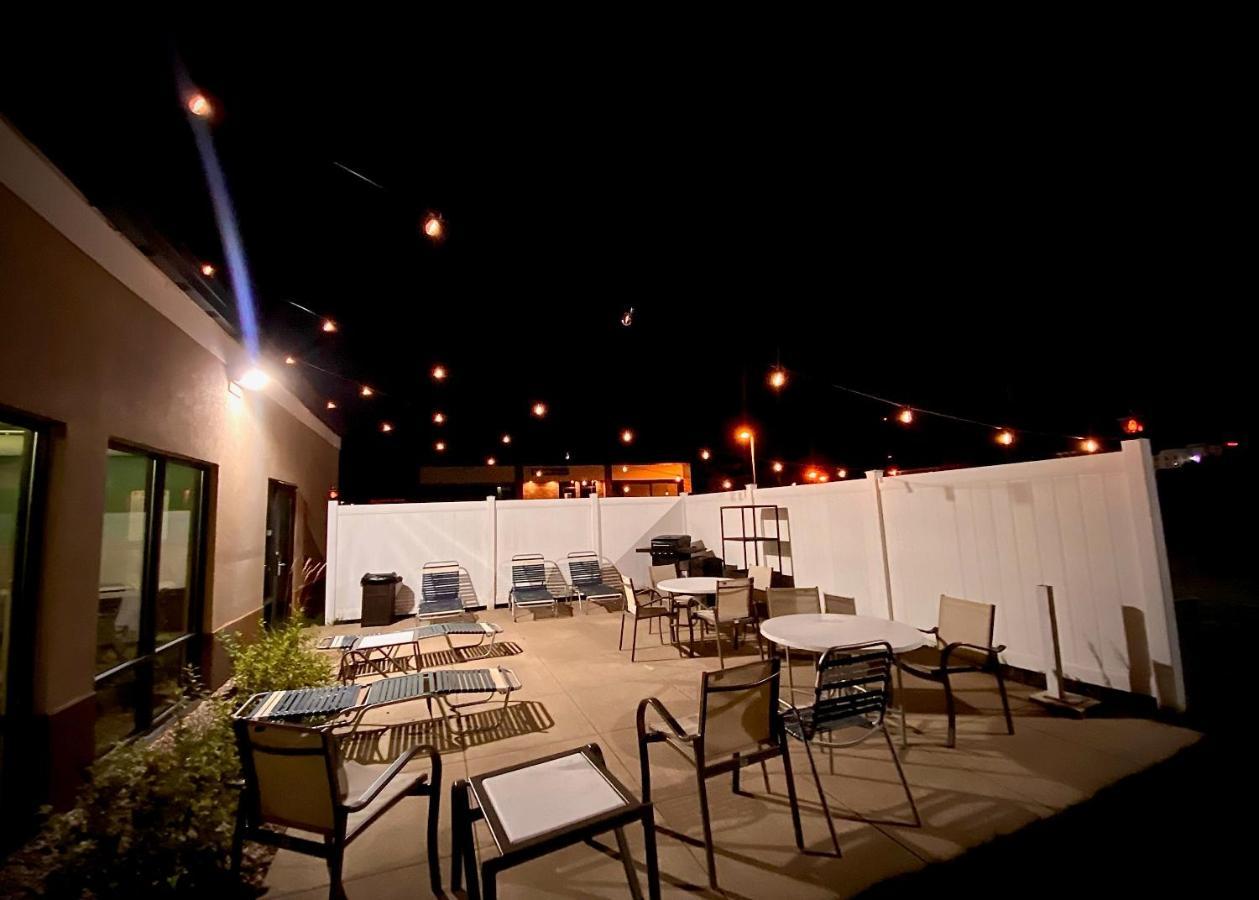 Holiday Inn Express Cedar Rapids - Collins Road By Ihg Ngoại thất bức ảnh