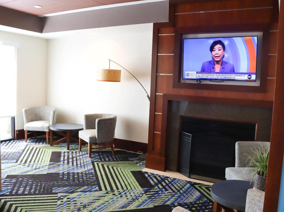 Holiday Inn Express Cedar Rapids - Collins Road By Ihg Ngoại thất bức ảnh