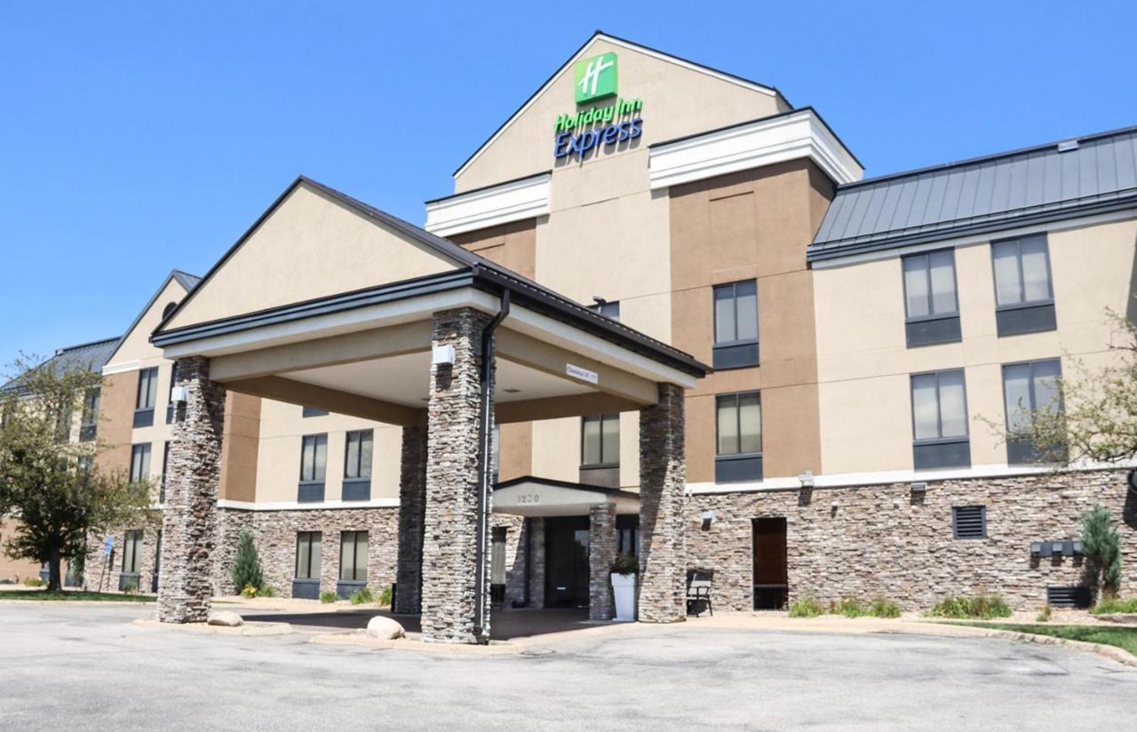 Holiday Inn Express Cedar Rapids - Collins Road By Ihg Ngoại thất bức ảnh