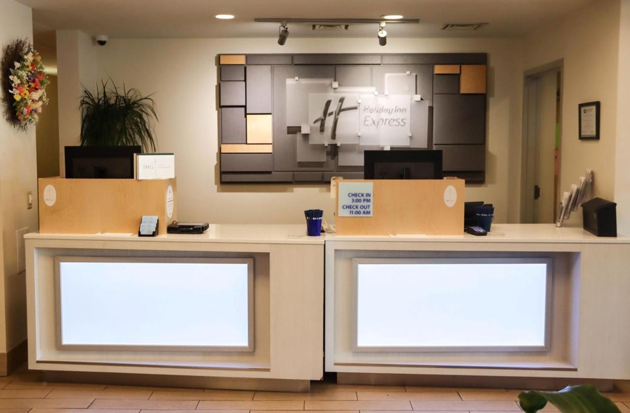 Holiday Inn Express Cedar Rapids - Collins Road By Ihg Ngoại thất bức ảnh