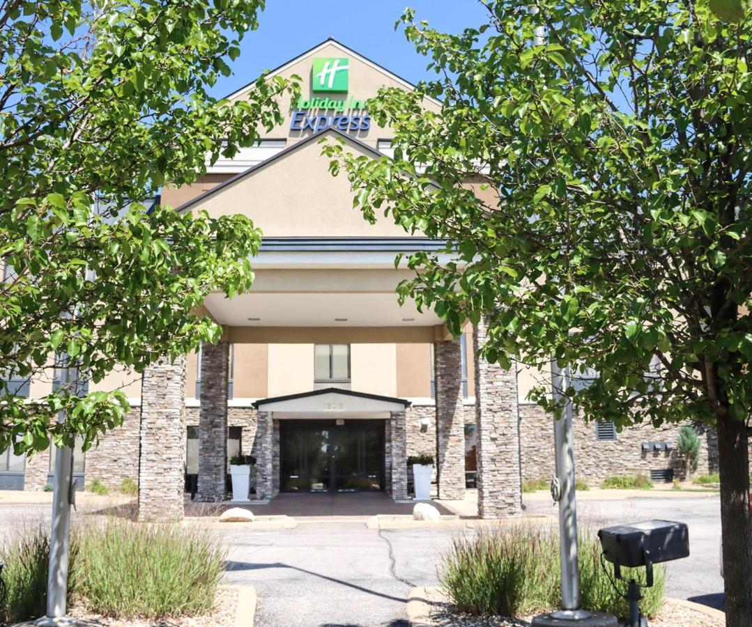 Holiday Inn Express Cedar Rapids - Collins Road By Ihg Ngoại thất bức ảnh
