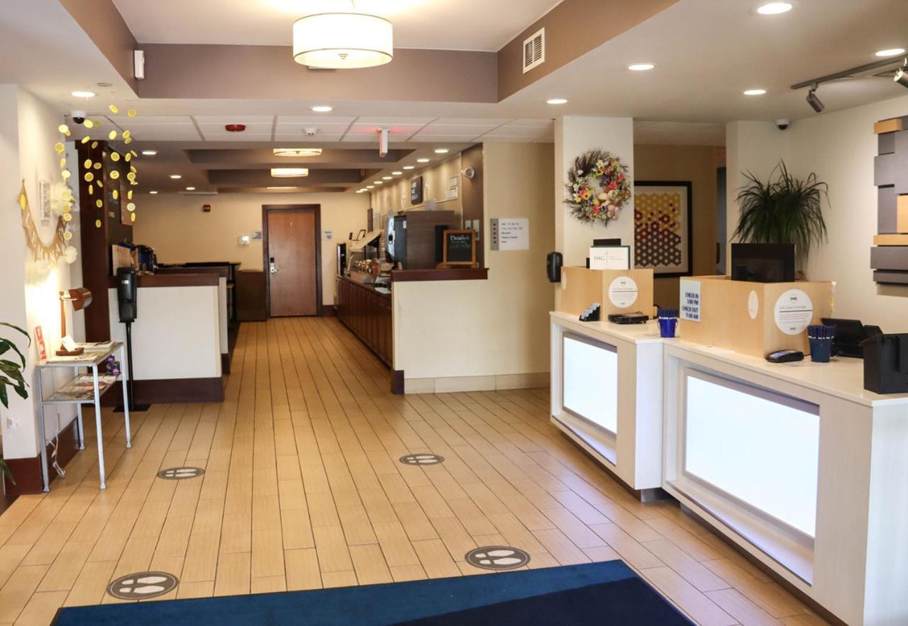 Holiday Inn Express Cedar Rapids - Collins Road By Ihg Ngoại thất bức ảnh