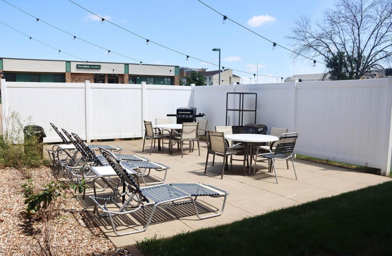 Holiday Inn Express Cedar Rapids - Collins Road By Ihg Ngoại thất bức ảnh
