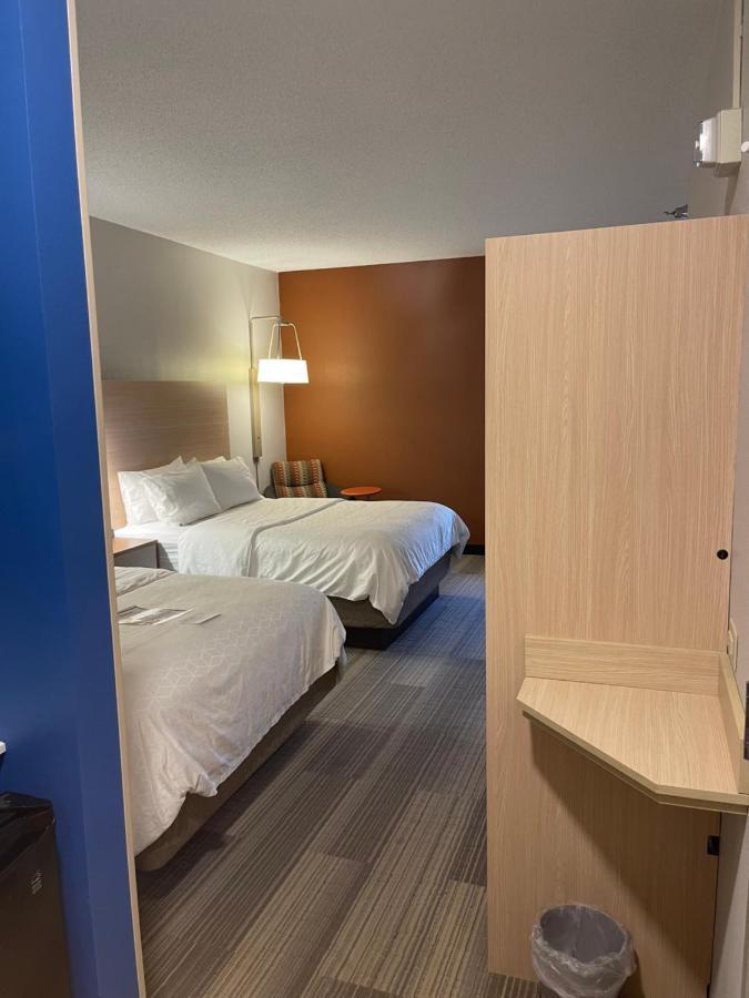Holiday Inn Express Cedar Rapids - Collins Road By Ihg Ngoại thất bức ảnh