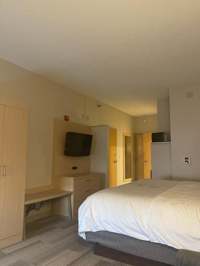Holiday Inn Express Cedar Rapids - Collins Road By Ihg Ngoại thất bức ảnh