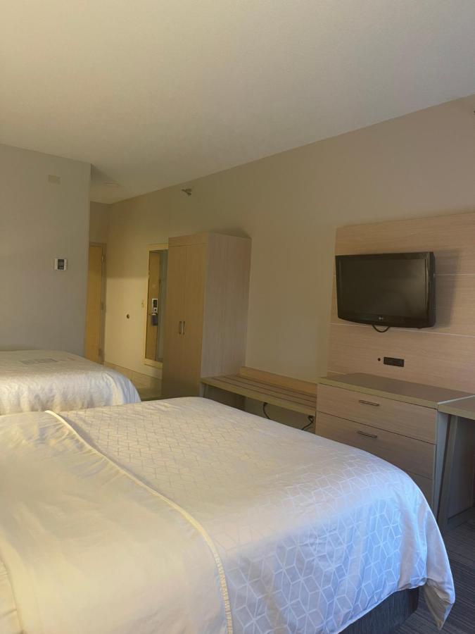 Holiday Inn Express Cedar Rapids - Collins Road By Ihg Ngoại thất bức ảnh