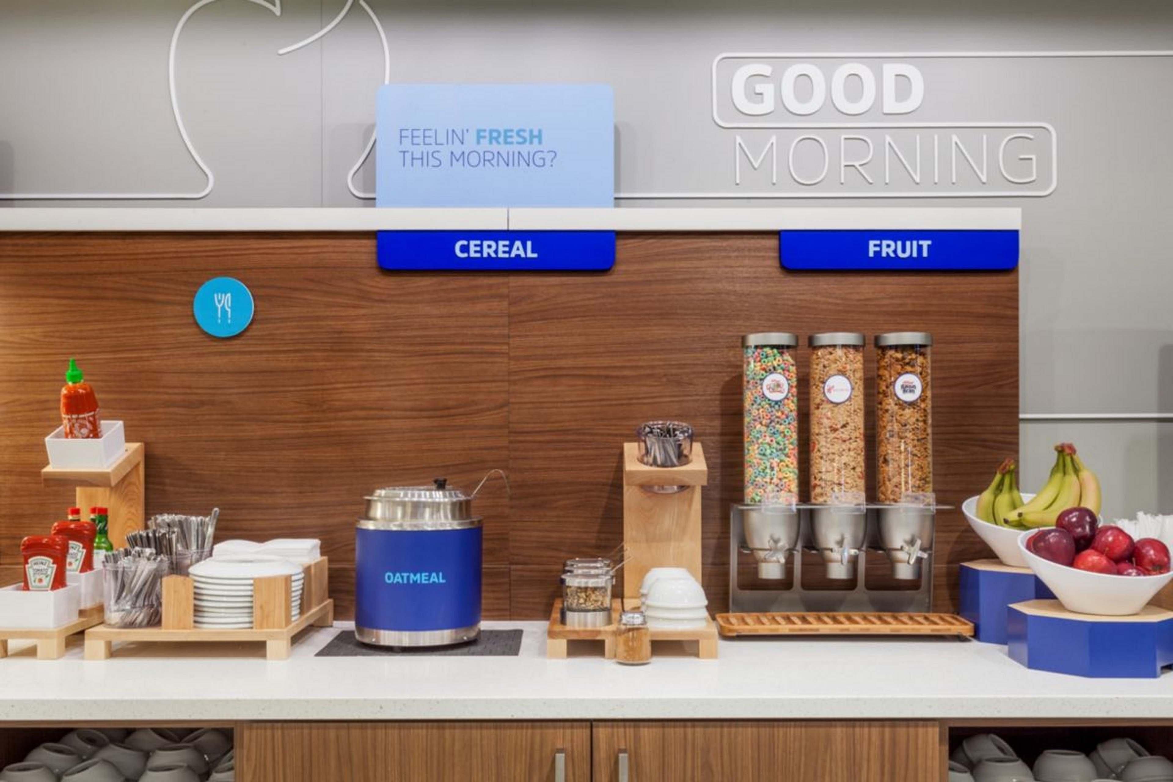 Holiday Inn Express Cedar Rapids - Collins Road By Ihg Ngoại thất bức ảnh