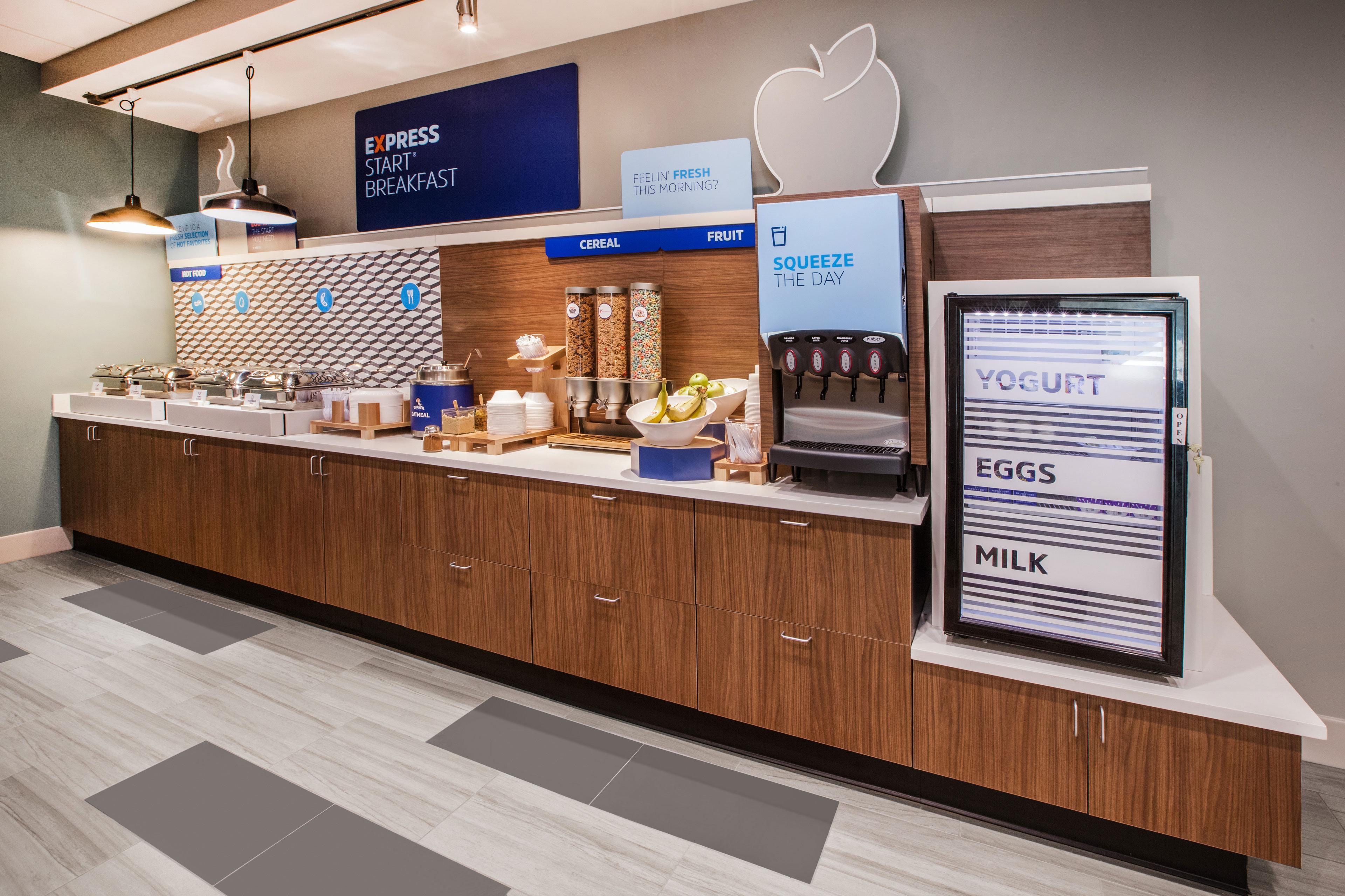 Holiday Inn Express Cedar Rapids - Collins Road By Ihg Ngoại thất bức ảnh