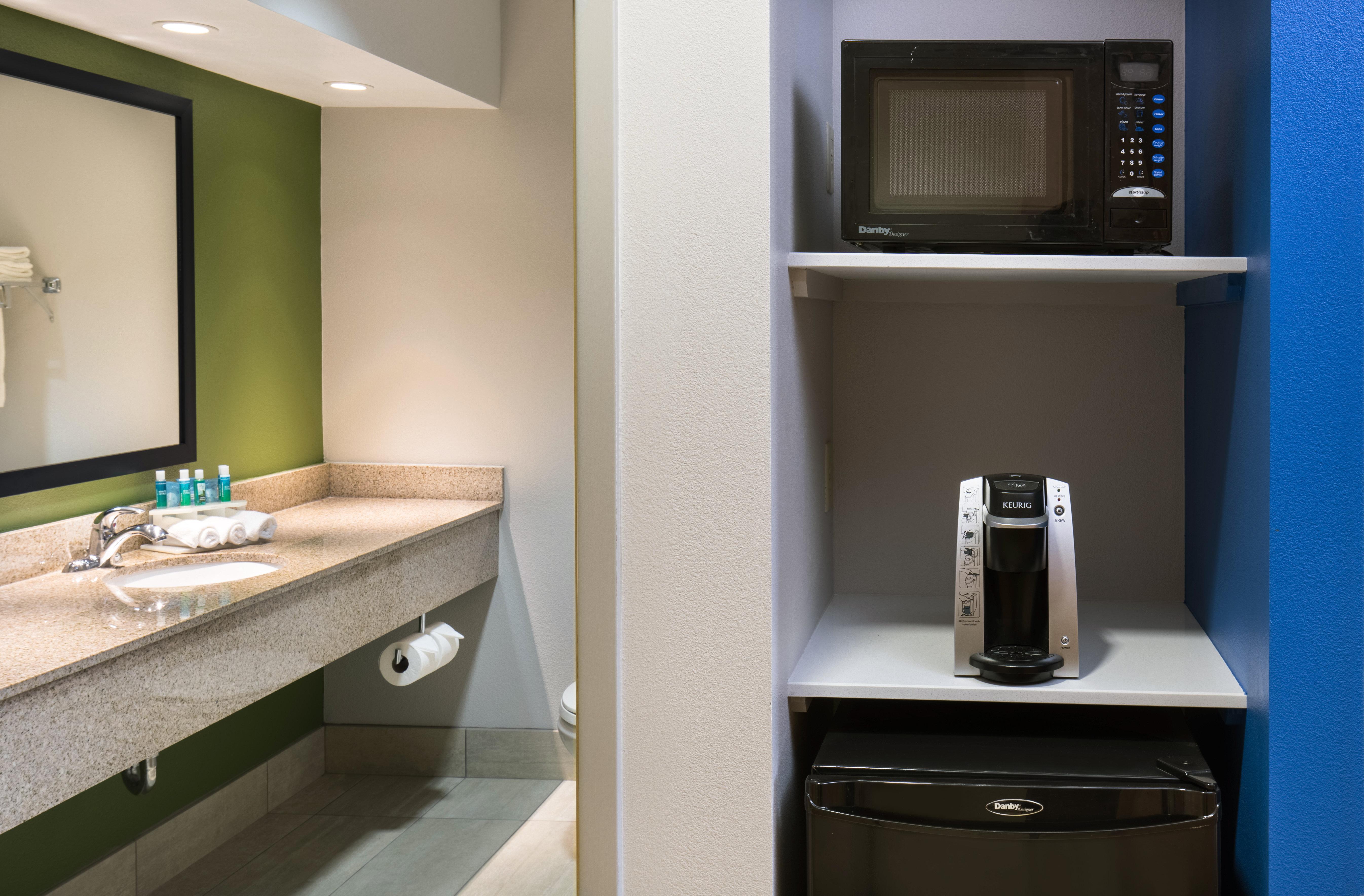 Holiday Inn Express Cedar Rapids - Collins Road By Ihg Ngoại thất bức ảnh