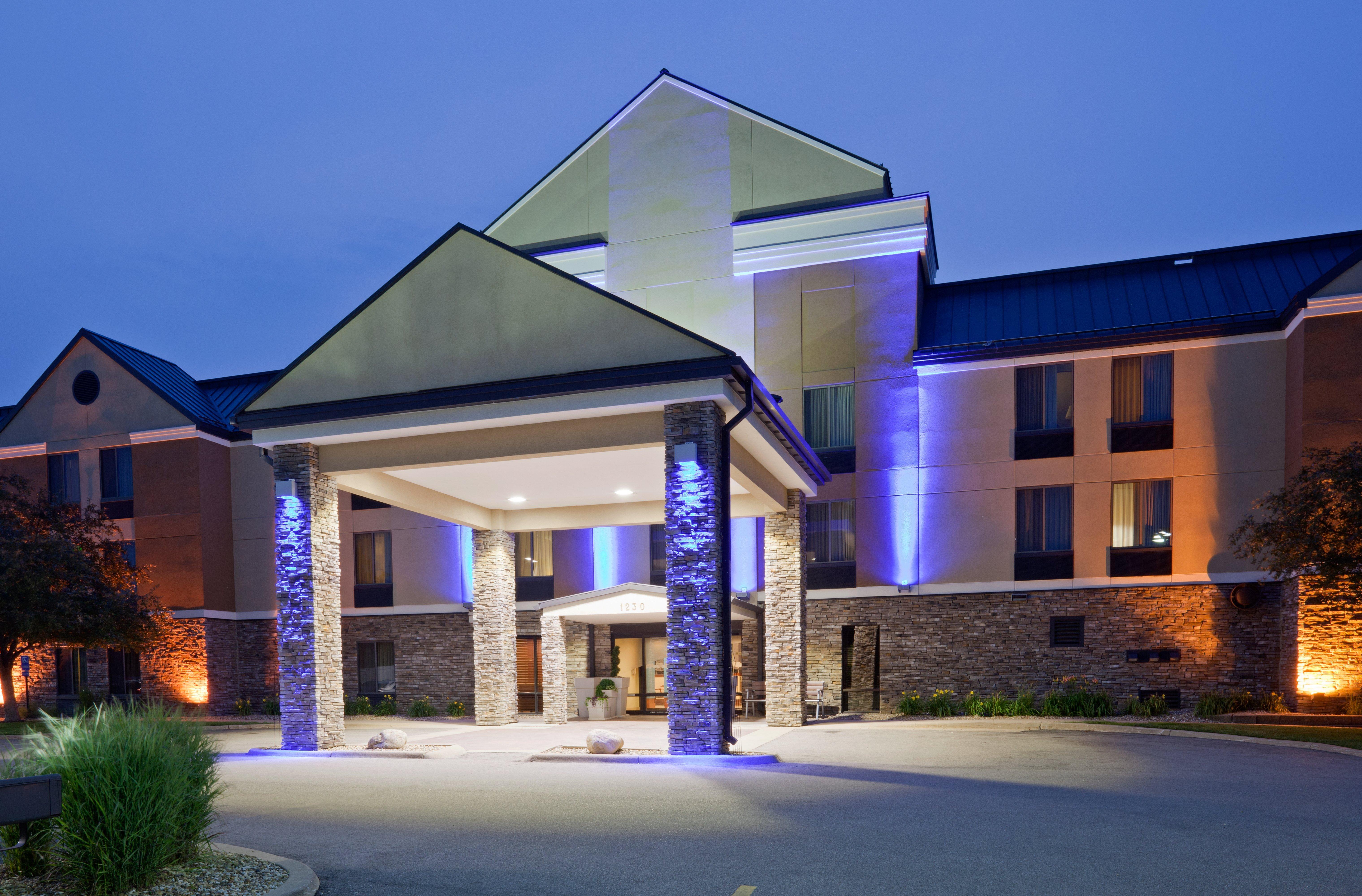 Holiday Inn Express Cedar Rapids - Collins Road By Ihg Ngoại thất bức ảnh