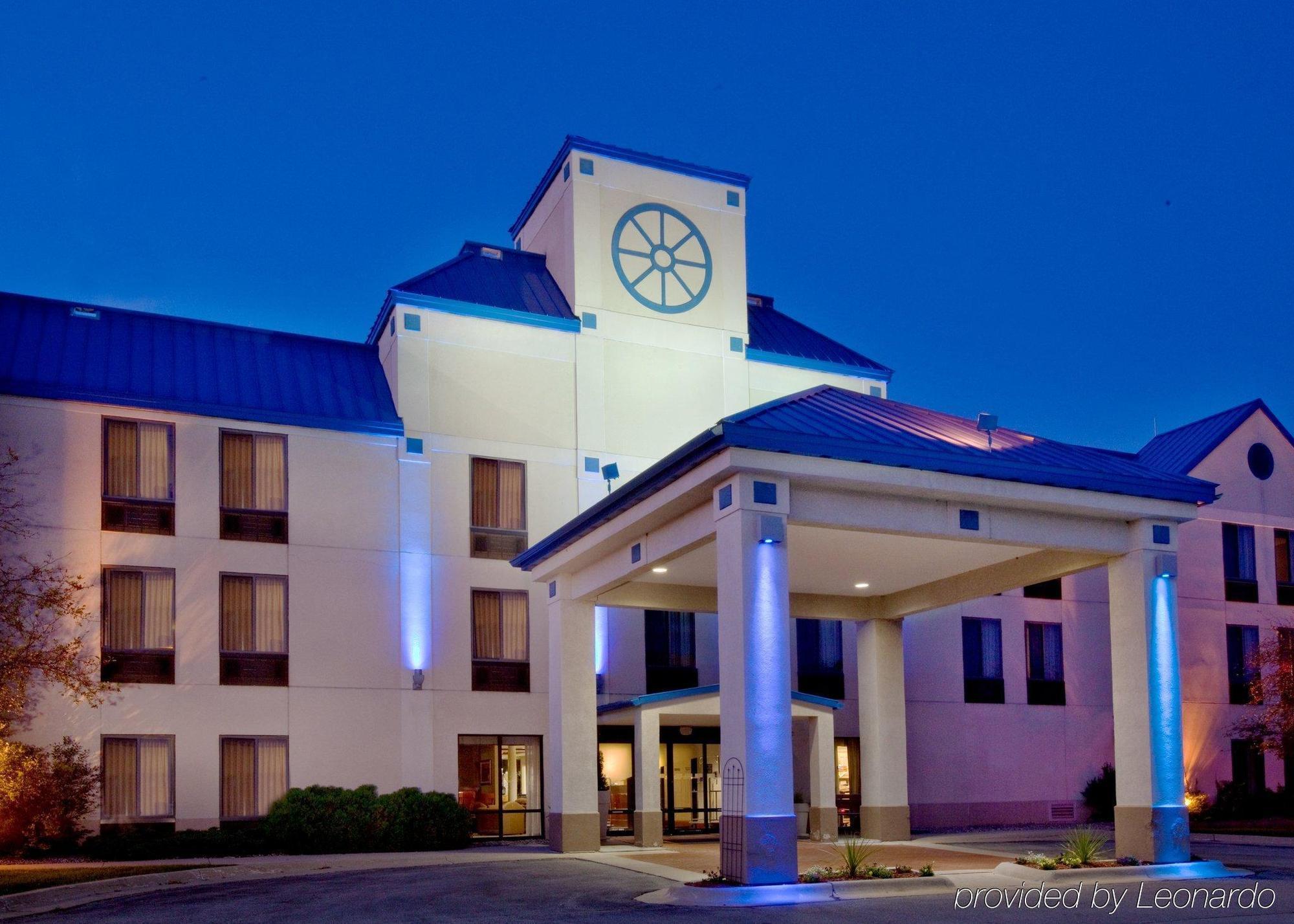 Holiday Inn Express Cedar Rapids - Collins Road By Ihg Ngoại thất bức ảnh